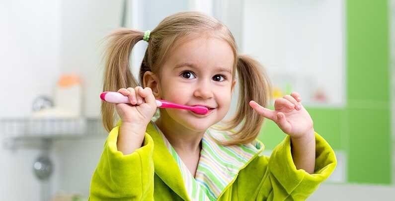 Girl-Brushing-teeth